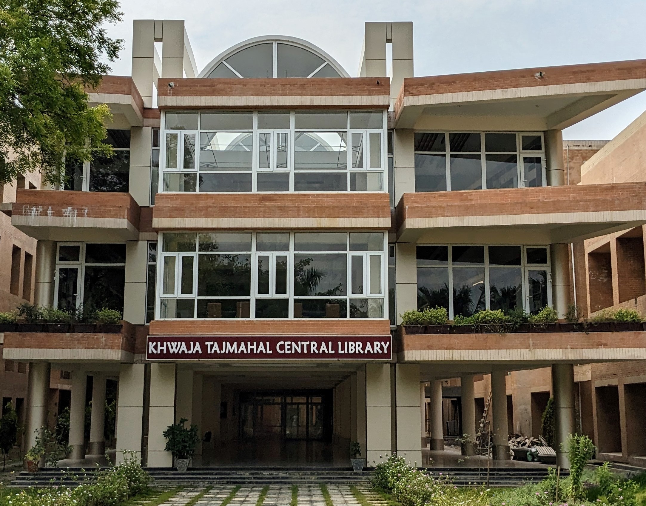 Khwaja Tajmahal Central Library